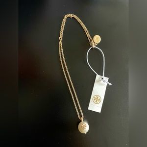 Tory Burch Pearl Chain Necklace - Color: White